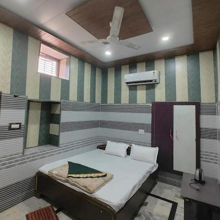 Bhagat Ji Guest House Ayodhya Extérieur photo