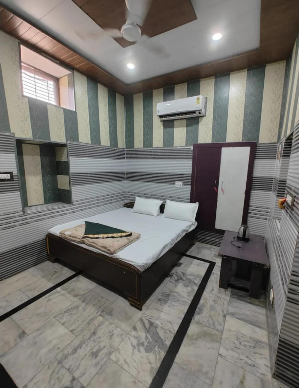 Bhagat Ji Guest House Ayodhya Extérieur photo